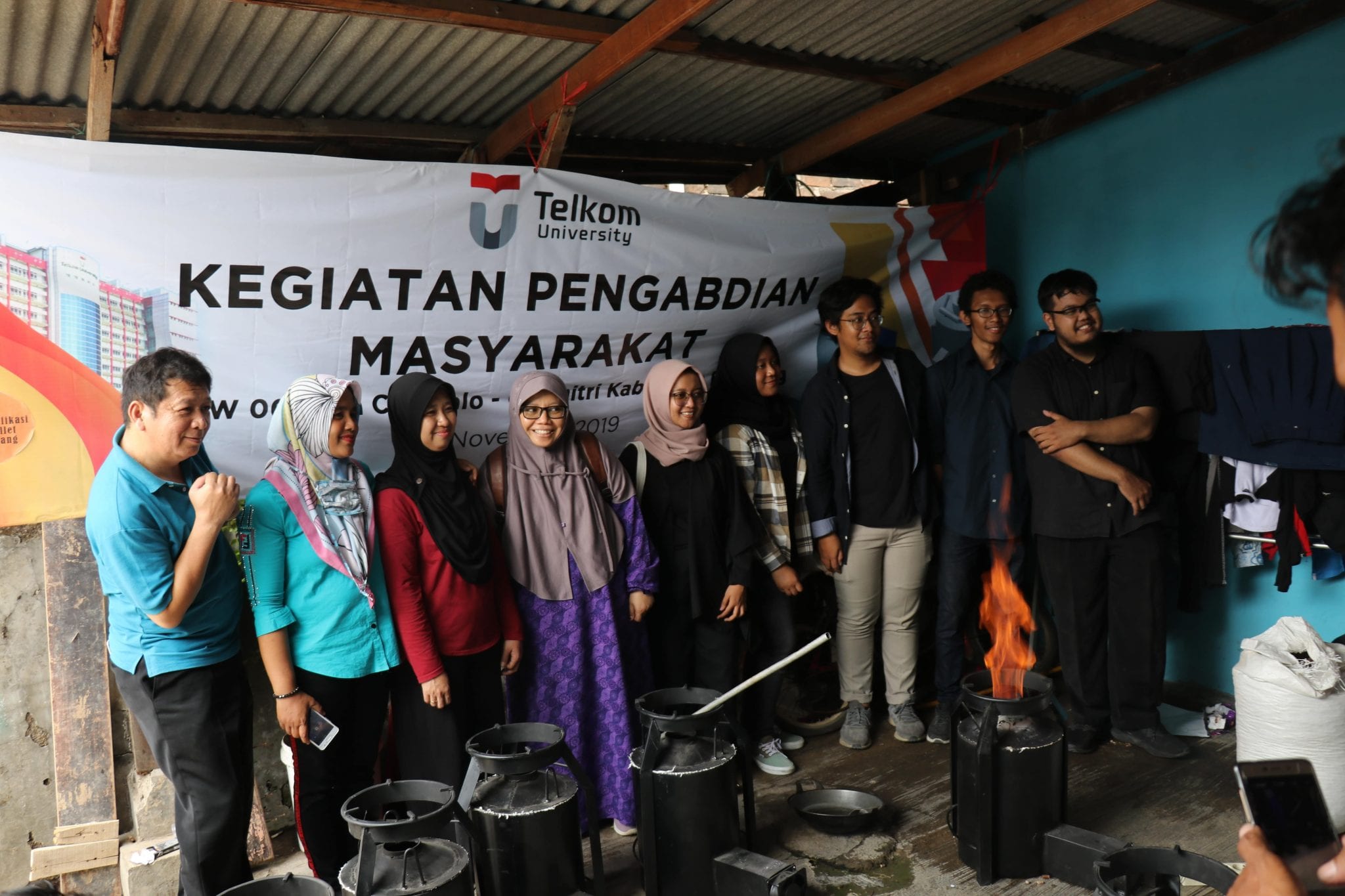 Pengembangan penggunaan kompor gasifikasi berbahan bakar wood pelet bagi produsen ikan pindang di RW 6 Desa Cipagalo-Ciganitri Kabupaten Bandung